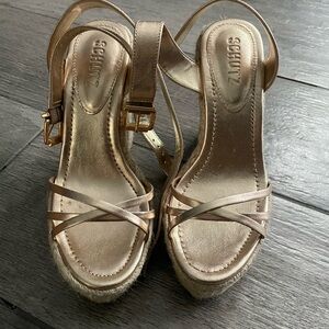 Schutz gold wedges